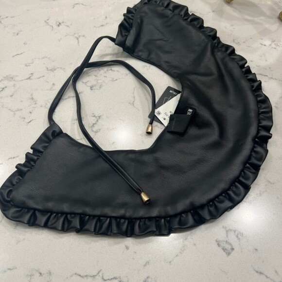 New!!! STEVE MADDEN
Women's Ruffle-Trim Faux Leather Collar - Picture 4 of 4